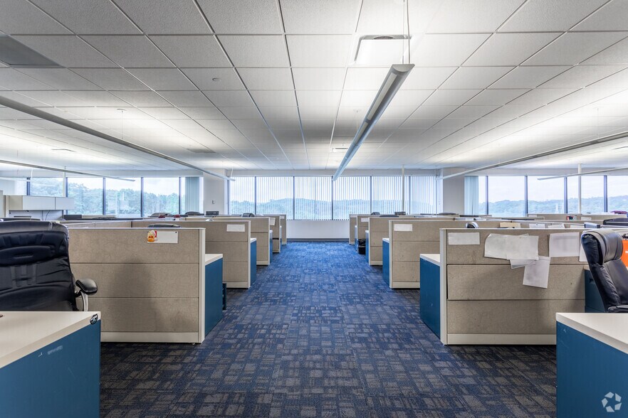 More Photos Of 100 Beard Sawmill Rd, Shelton Office For Lease