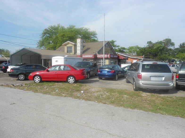 More Photos Of 2005 Aurora Rd, Melbourne Auto Dealership For Lease