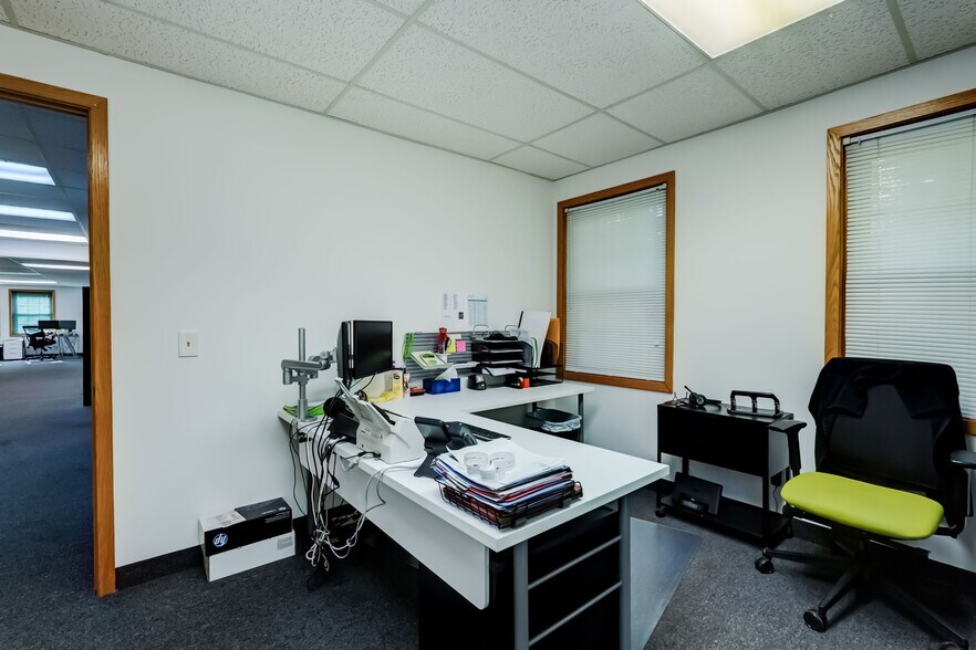 More Photos Of 1625 Rochester Rd, Farmington Office For Sale