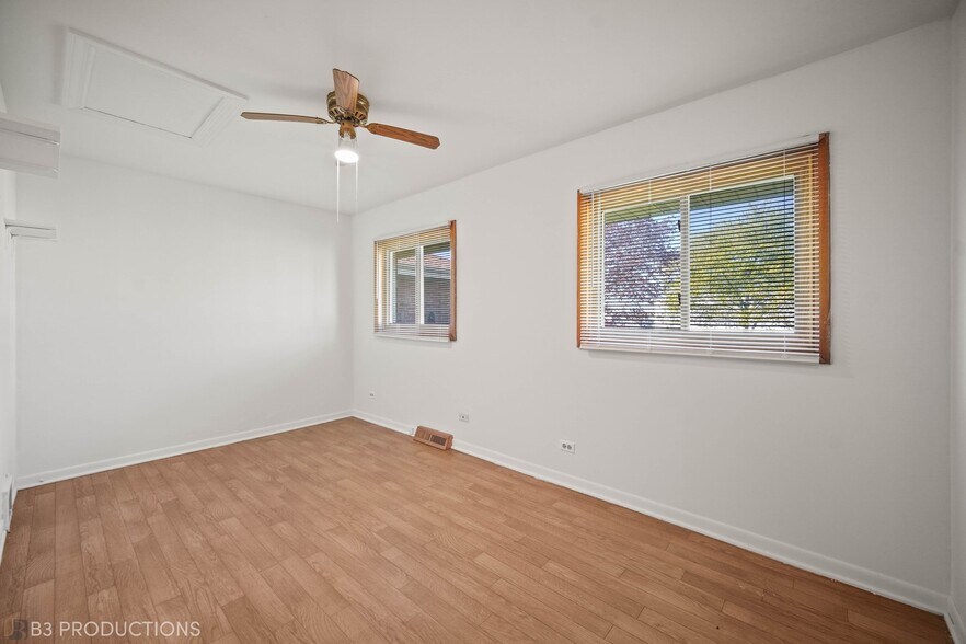 More Photos Of 1787 E Joe Orr Rd, Lynwood Warehouse For Sale