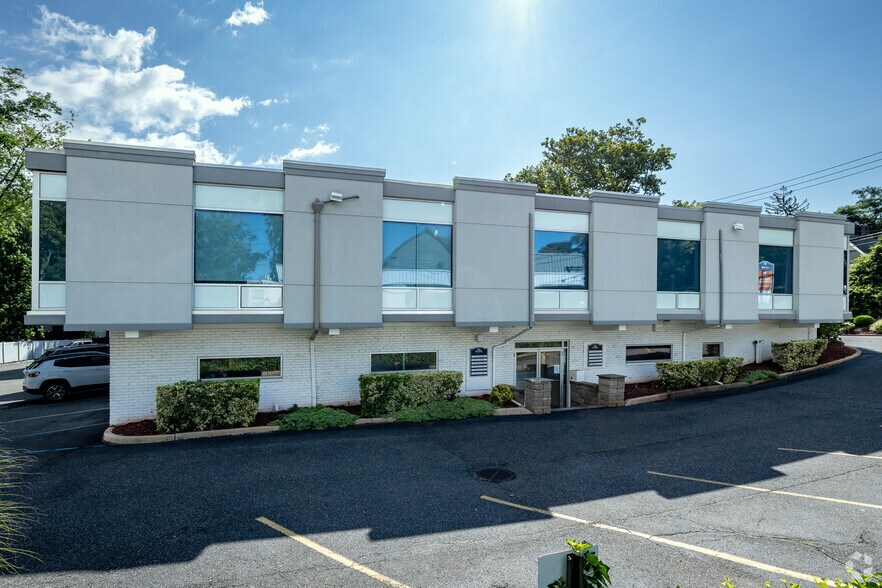 More Photos Of 181 Main St, Huntington Medical For Lease