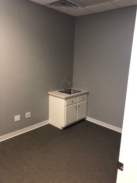 More Photos Of 2625 Development Dr, Green Bay Storefront Retail Office For Lease