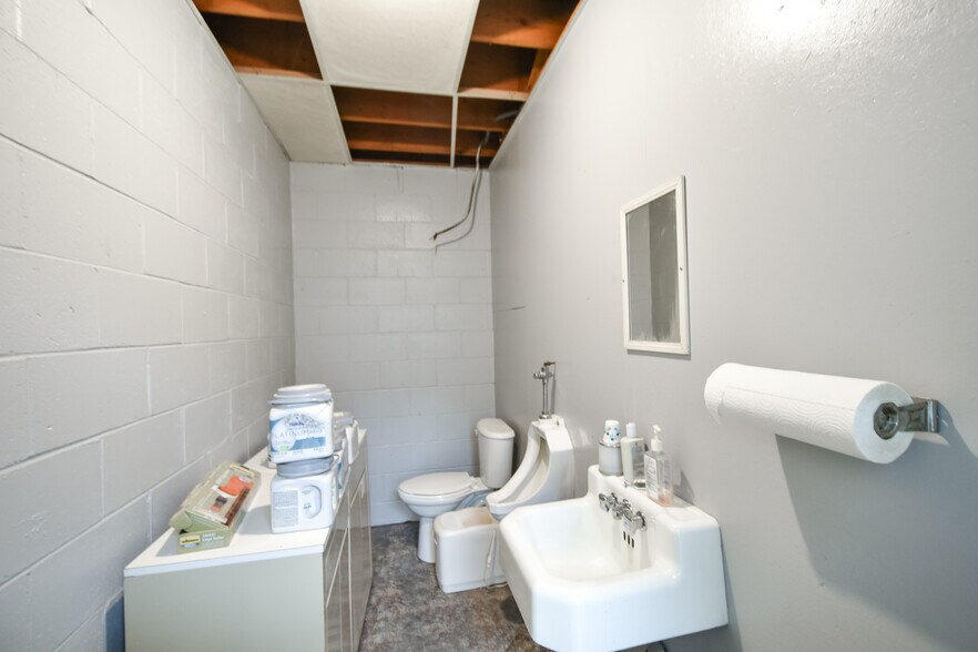 More Photos Of 307 2nd St, Bellechester Flex For Sale