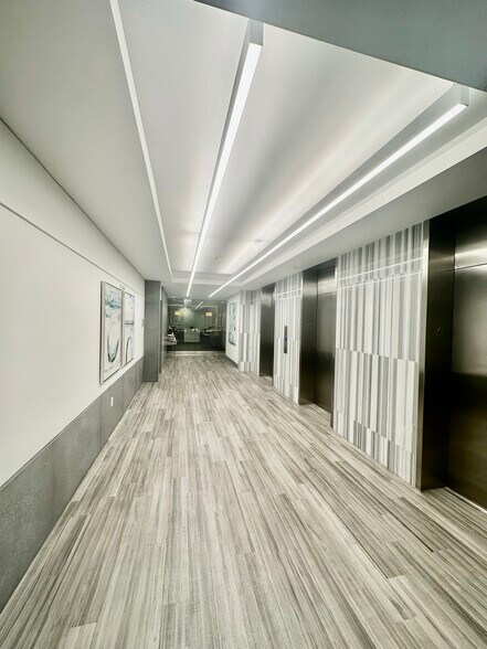 More Photos Of 20801 Biscayne Blvd, Aventura Office For Lease