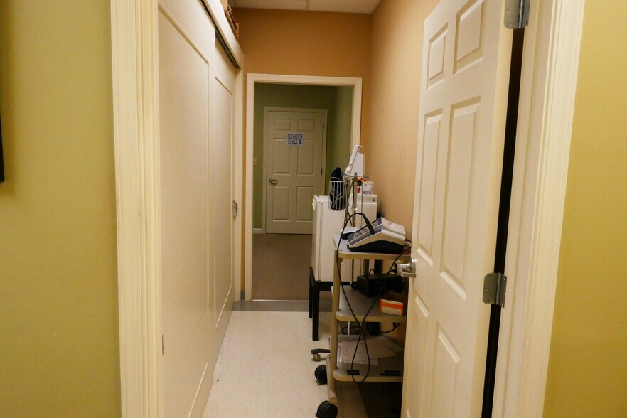 More Photos Of 142 Linden Dr, Winchester Office For Sale