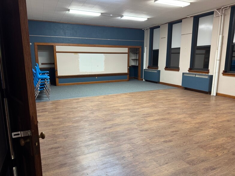 More Photos Of 210 W 7th Ave, Ashland Schools For Sale