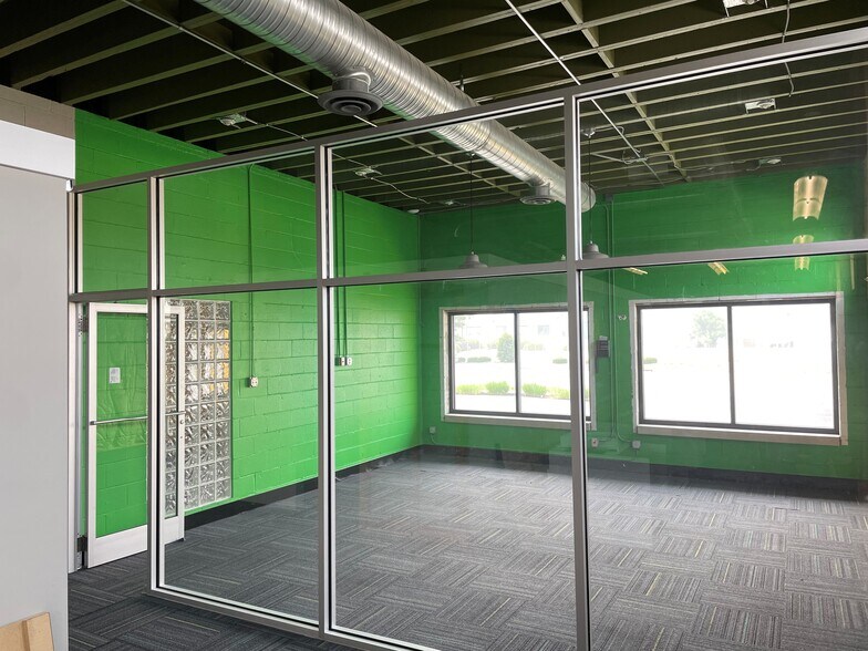 More Photos Of 1728 W 16th St, Indianapolis General Retail For Lease