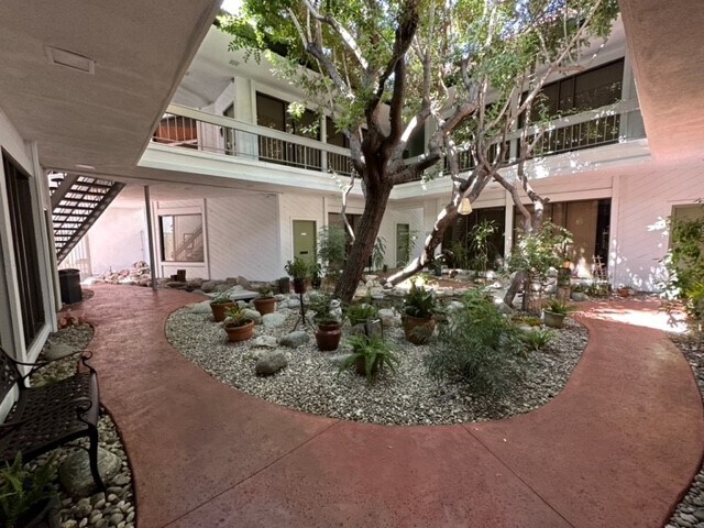 More Photos Of 23123-23129 Ventura Blvd, Woodland Hills Office For Lease