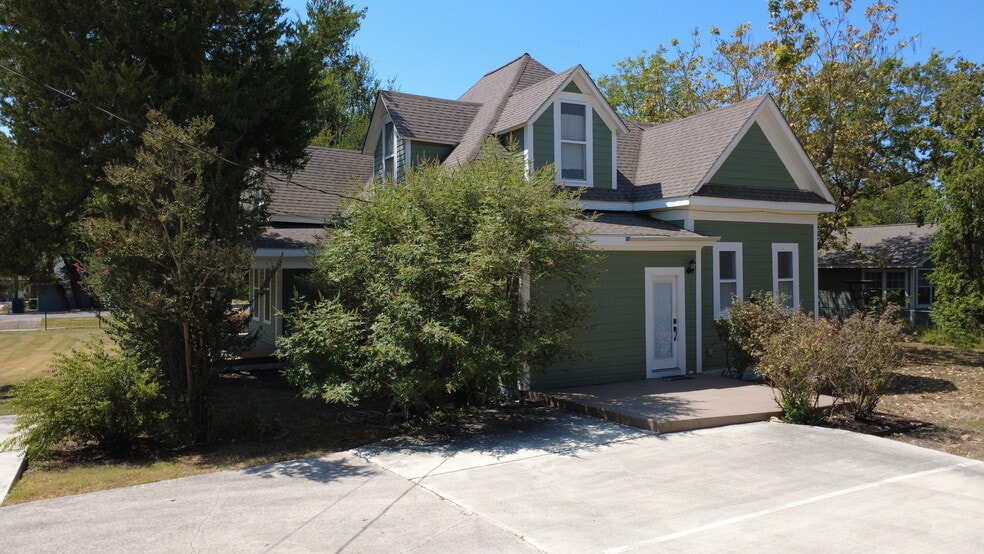 More Photos Of 206 Taylor St, Hutto Office For Lease