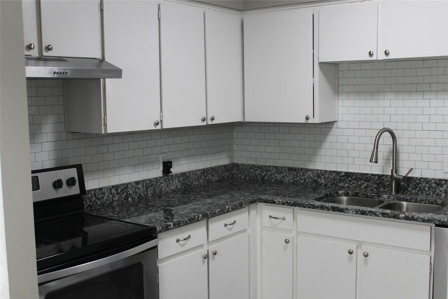 More Photos Of 428 N Dallas Ave, Lancaster Apartments For Sale
