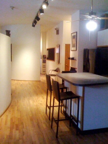 More Photos Of 2059 W Grand Ave, Chicago Loft Creative Space For Lease