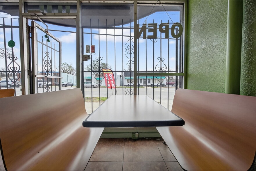 More Photos Of 6836 Prospect Ave, Kansas City Storefront For Sale