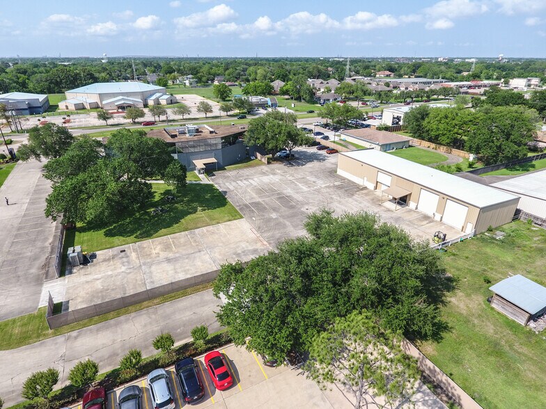 More Photos Of 722 Fairmont Pky, Pasadena Light Manufacturing For Lease