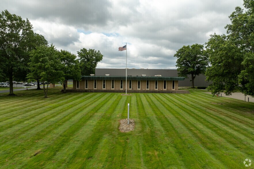 More Photos Of 150 Loomis Pky, Ravenna Warehouse For Lease