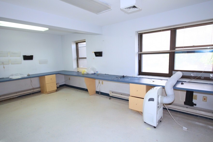 More Photos Of 690 Castleton Ave, Staten Island Apartments For Lease