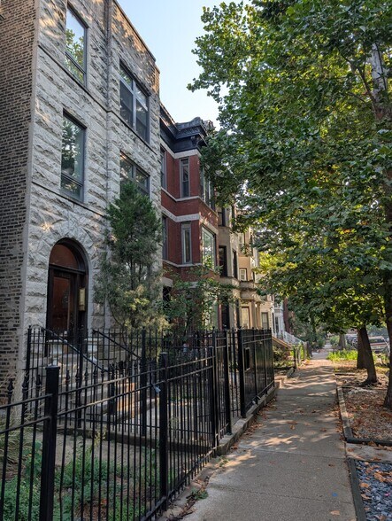 More Photos Of 902 W Newport Ave, Chicago Apartments For Sale