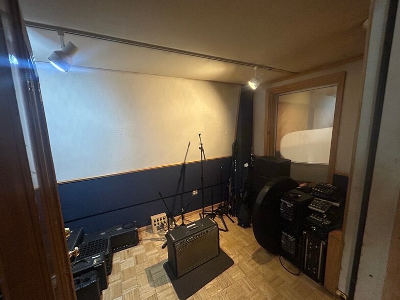 More Photos Of 648 W Iris Dr, Nashville Office For Sale