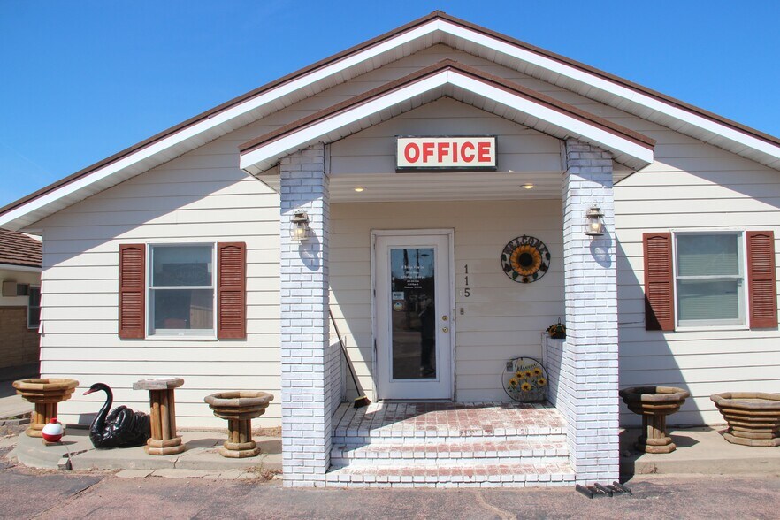 More Photos Of 115 N River St, Chamberlain Hotel For Sale