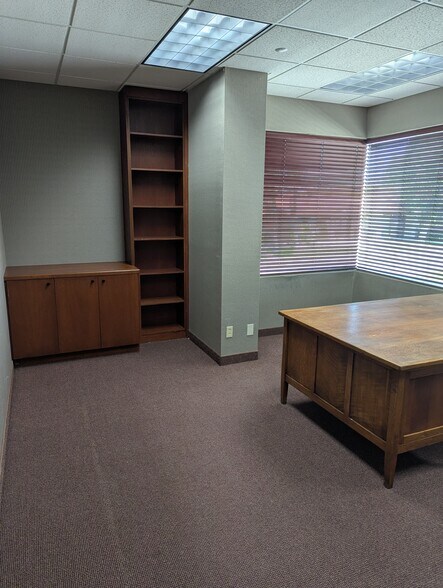 More Photos Of 1800 E Tahquitz Canyon Way, Palm Springs Office For Lease