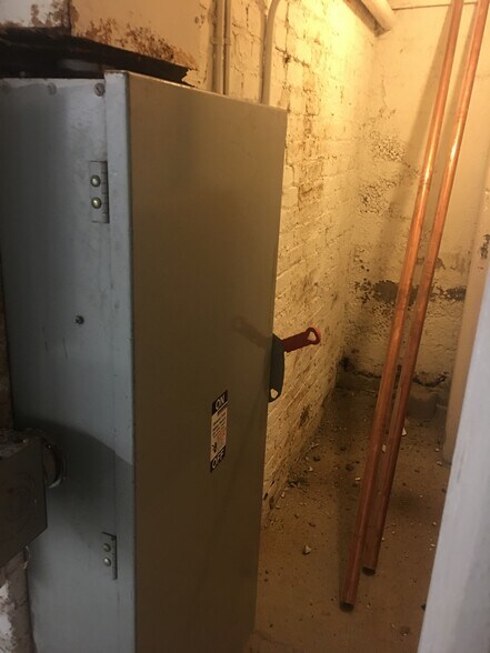 More Photos Of 35 6th St, San Francisco Hotel For Lease