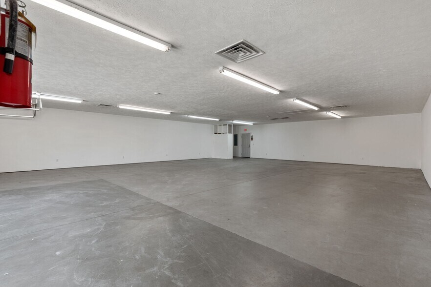 More Photos Of 807 Lipscomb St, Shelbyville Warehouse For Sale