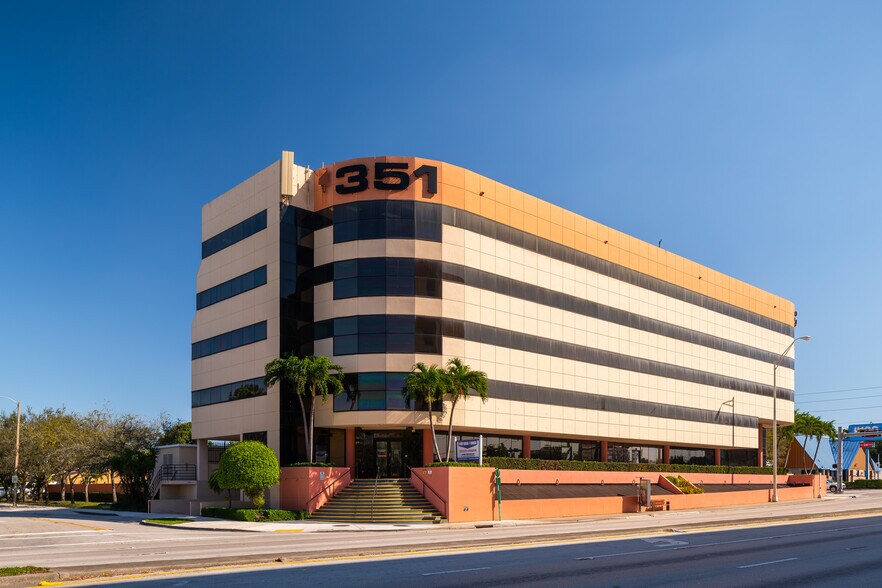 More Photos Of 351 NW Le Jeune Rd, Miami Medical For Lease