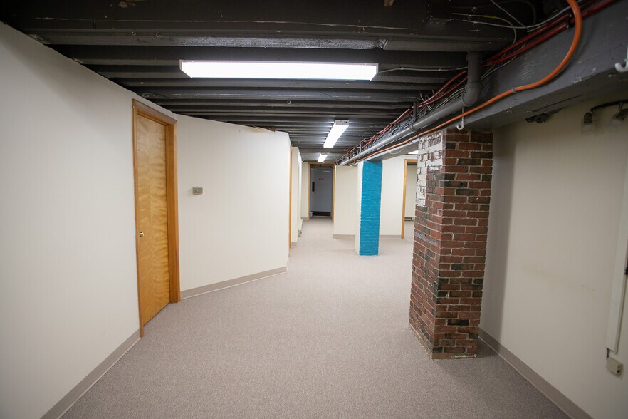 More Photos Of 105 Main St, Bangor Apartments For Lease