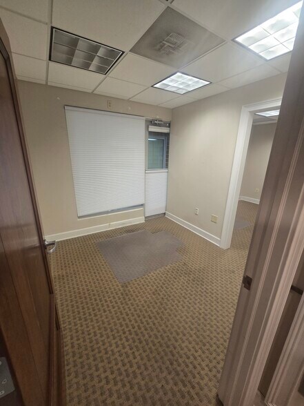 More Photos Of 4601 N Park Ave, Chevy Chase Apartments For Sale