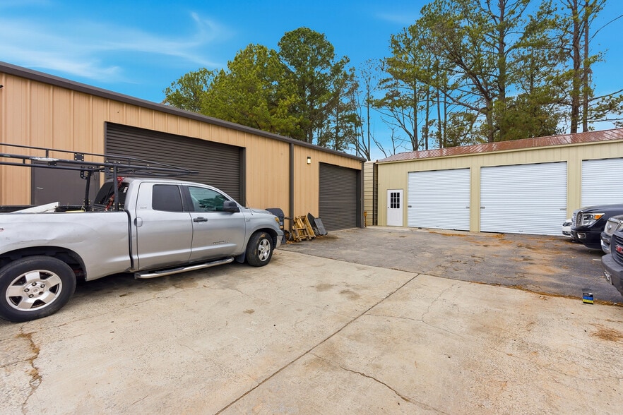 More Photos Of 961 Shallowford Rd NE, Kennesaw Warehouse For Sale