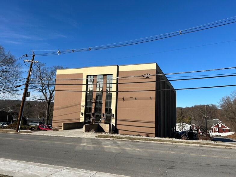 More Photos Of 27 Hospital Ave, Danbury Medical For Lease