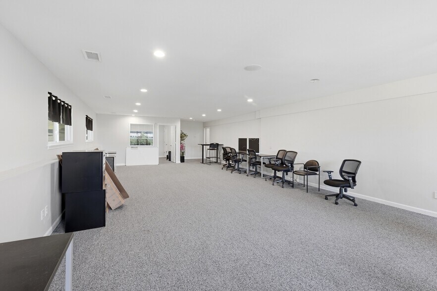 More Photos Of 3601 Commerce Dr, Arnold Office For Sale