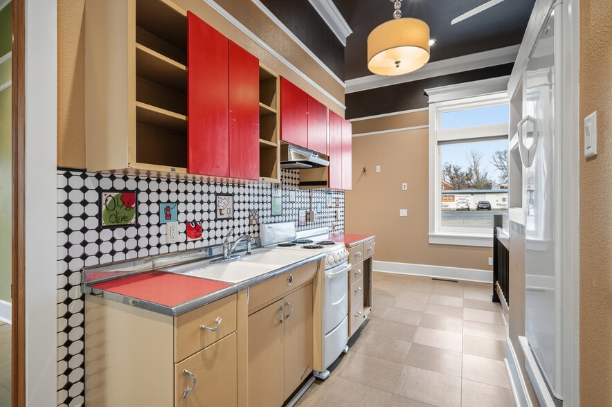 More Photos Of 101 S Big Horn Ave, Moorcroft Flex For Sale