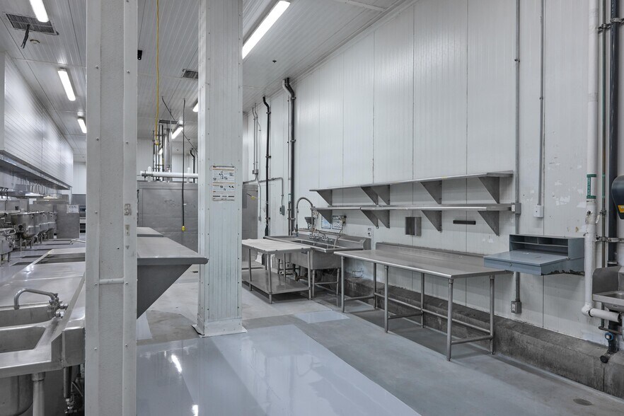 More Photos Of 3000-3090 E Washington Blvd, Los Angeles Refrigeration Cold Storage For Lease