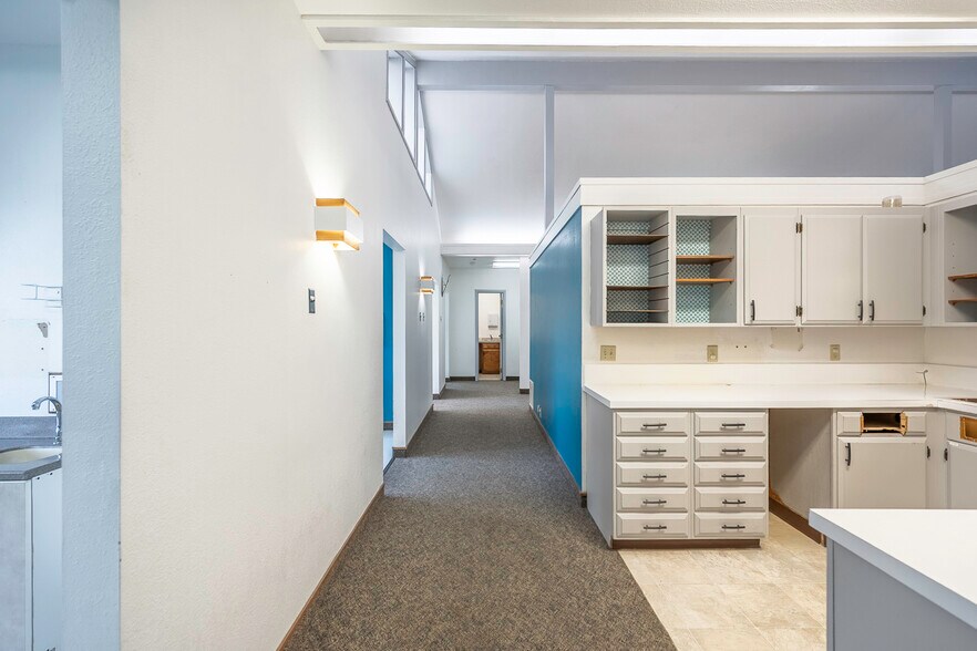 More Photos Of 1336 E Hunter Pl, Moses Lake Office For Sale