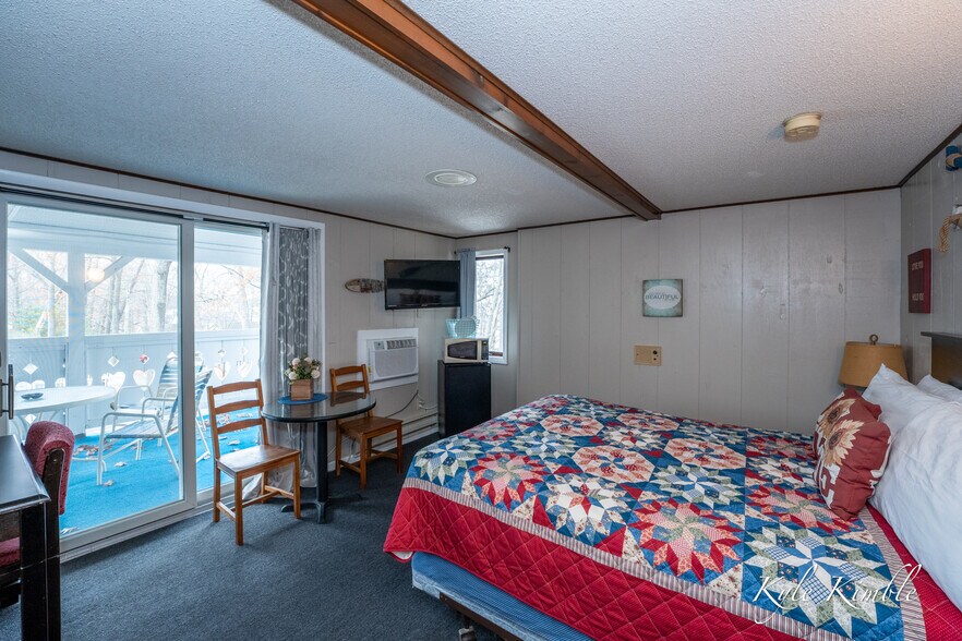 More Photos Of 104 W Houghton Lake Dr, Prudenville Hotel For Sale