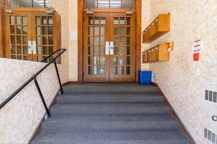 More Photos Of 55 Willow St, Paris Apartments For Sale