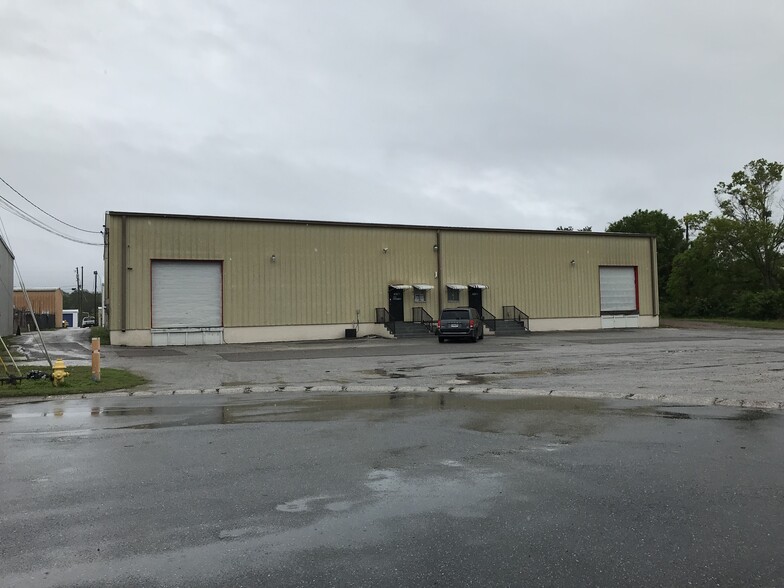 Primary Photo Of 7812 Francine Dr, New Port Richey Warehouse For Lease