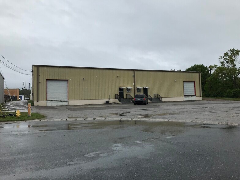 More Photos Of 7812 Francine Dr, New Port Richey Warehouse For Lease