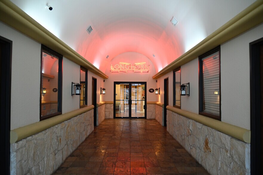 More Photos Of 7995 Bellfort St, Houston Medical For Lease