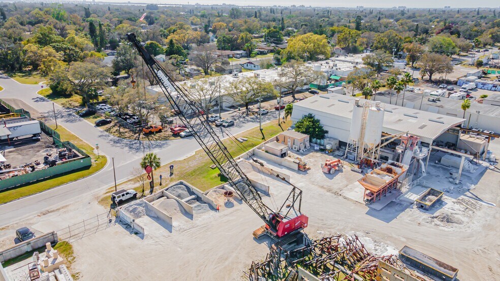 More Photos Of 4451 8th Ave S, Saint Petersburg Manufacturing For Lease