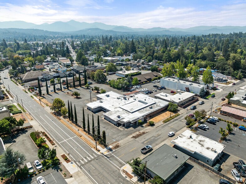 More Photos Of 125 NE Manzanita Ave, Grants Pass Medical For Sale