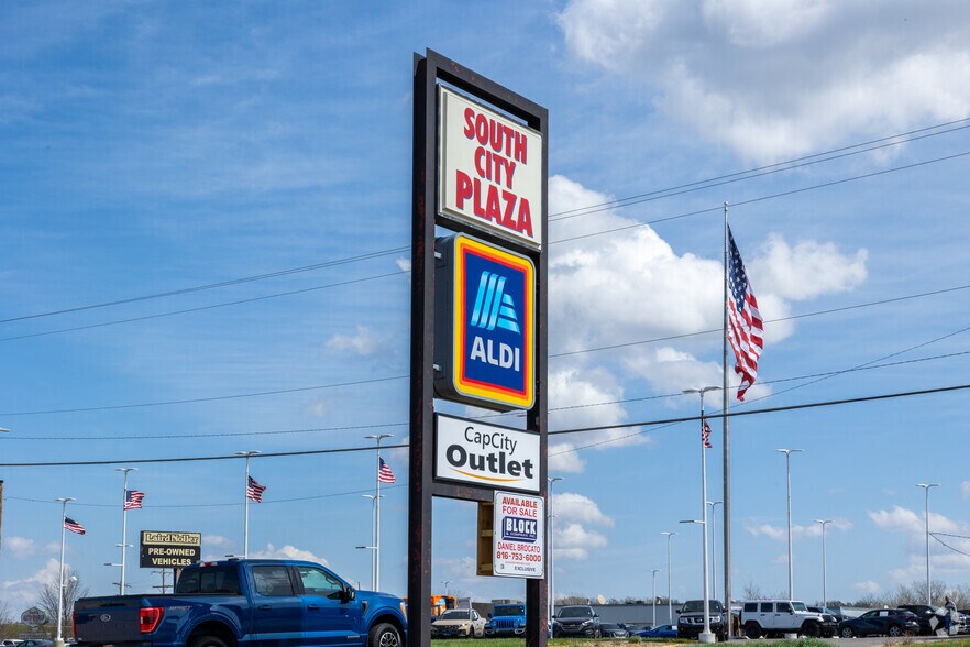 More Photos Of 105-115 SW 29th St, Topeka General Retail For Sale