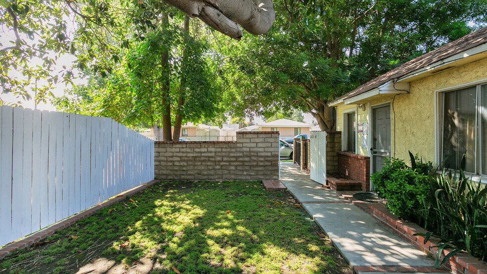 More Photos Of 202 N Florence St, Burbank Multifamily For Sale