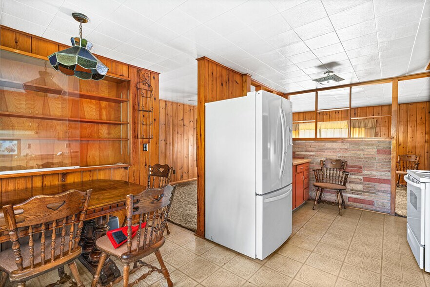 More Photos Of 4892 MN-61 N, Beaver Bay Specialty For Sale