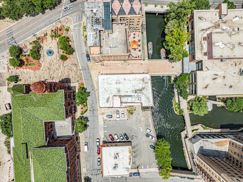 More Photos Of 200 Main Plz, San Antonio Office For Lease