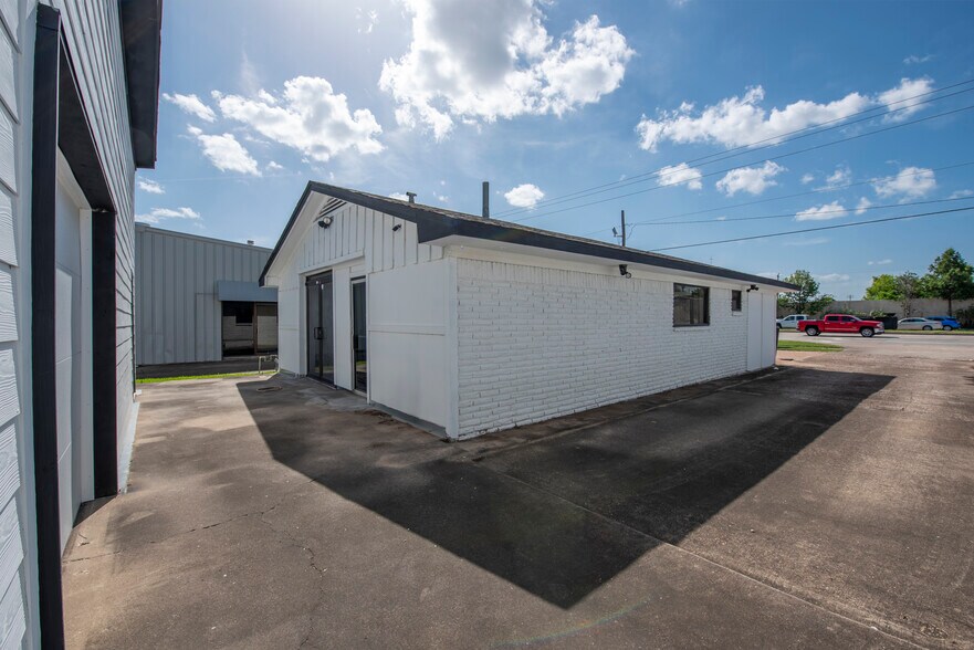 More Photos Of 2003 Highway 90 a, Missouri City Office For Sale