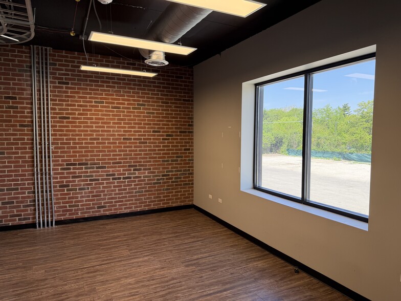 More Photos Of 929 Childs St, Wheaton Warehouse For Lease
