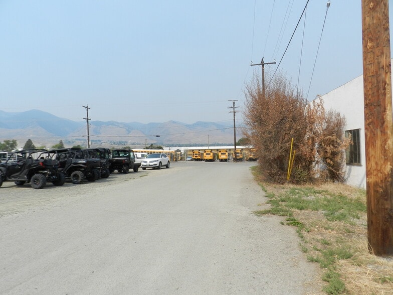 More Photos Of 104 Challis St, Salmon Warehouse For Sale