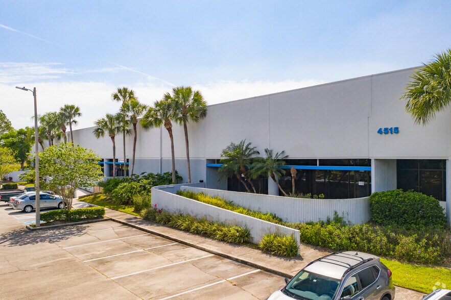 More Photos Of 8402 Laurel Fair Cir, Tampa Unknown For Lease