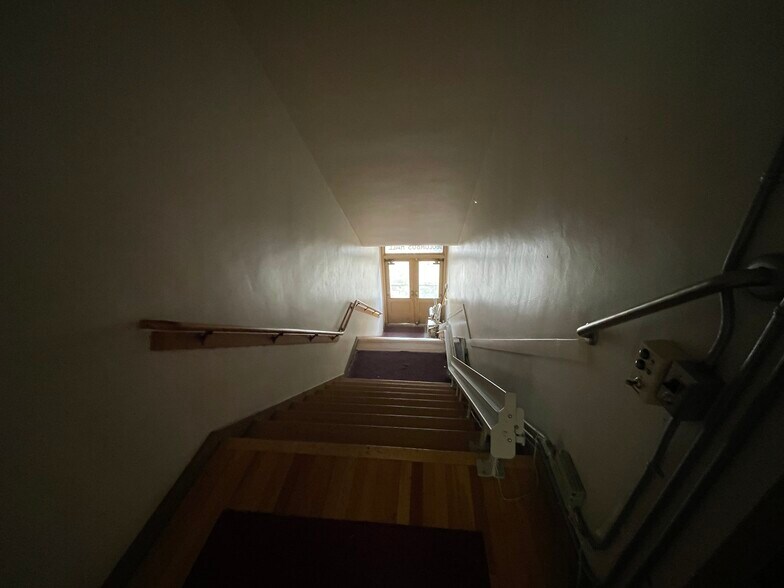 More Photos Of 725 Shipping St NE, Salem Lodge Meeting Hall For Sale